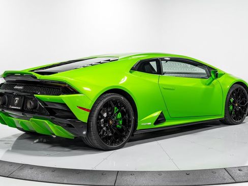 Used 2022 Lamborghini Huracan EVO RWD image 3
