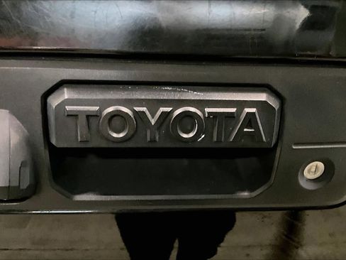 Used 2016 Toyota Tundra SR5 w/ SR5 Upgrade Package image 28