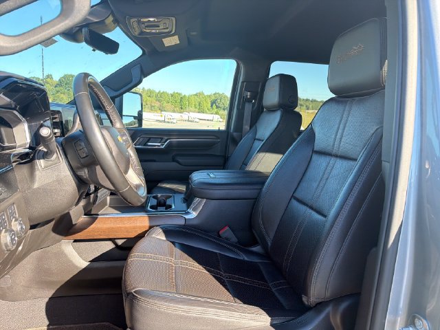 Used 2024 Chevrolet Silverado 3500 High Country w/ Technology Package AWD/4WD image 15