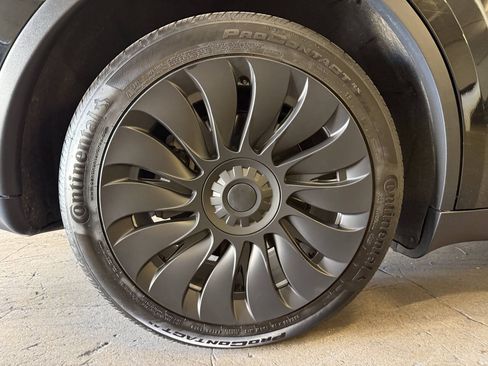 Used 2023 Tesla Model Y Long Range AWD/4WD image 22