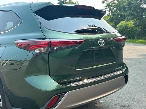 Certified 2025 Toyota Highlander Platinum AWD/4WD image 16