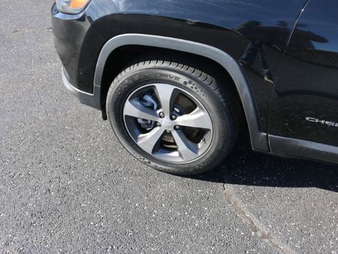 Used 2019 Jeep Cherokee Limited w/ Luxury Group image 11