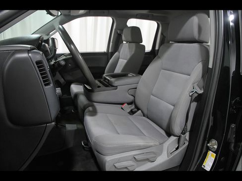 Used 2018 Chevrolet Silverado 1500 Custom w/ Custom Convenience Package AWD/4WD image 5