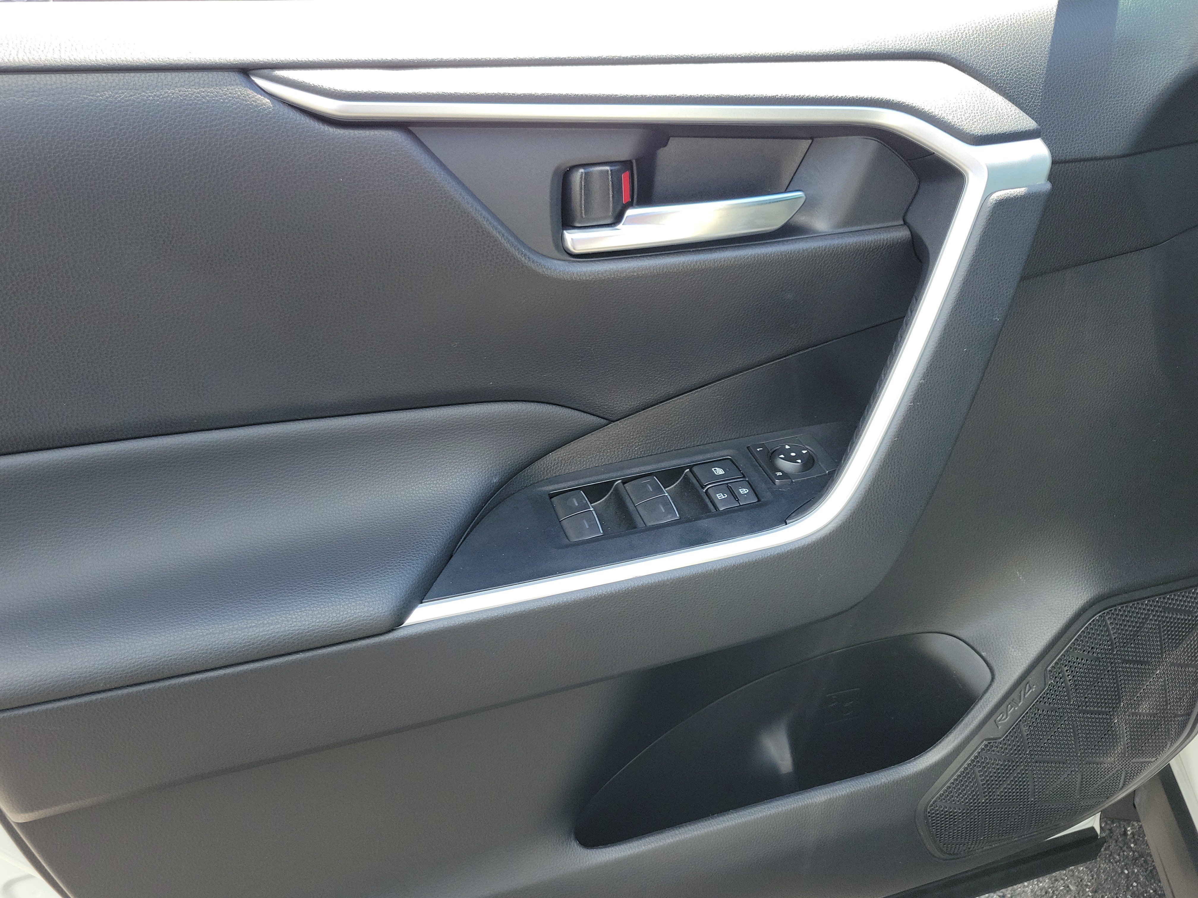 Used 2025 Toyota RAV4 XLE w/ Convenience Package FWD image 23