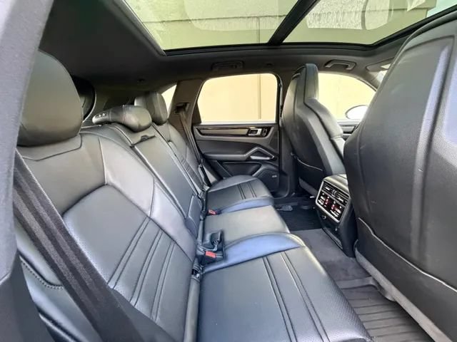 Used 2020 Porsche Cayenne AWD/4WD image 35