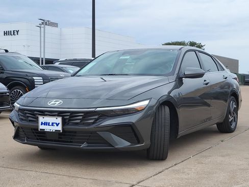 New 2026 Hyundai Elantra Limited FWD image 2