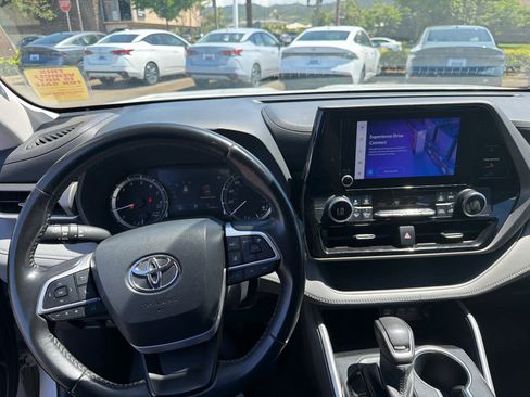 Used 2023 Toyota Highlander LE FWD image 8
