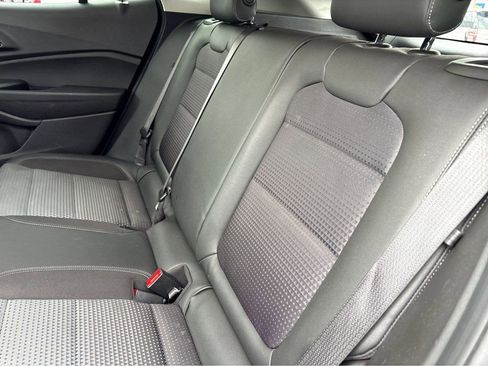 Used 2025 Chevrolet Trax LT FWD image 14