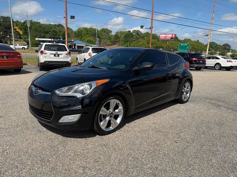 Used 2017 Hyundai Veloster Value Edition image 12