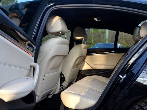 Used 2017 BMW 530i image 10