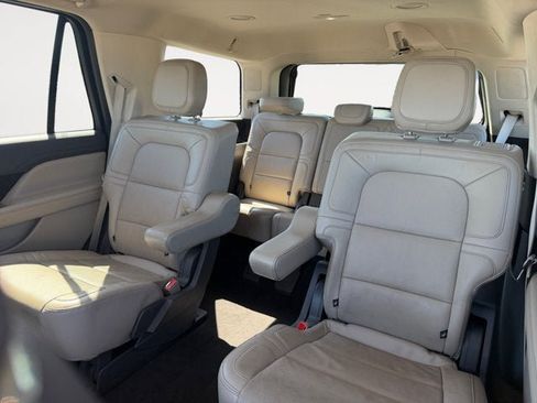 Used 2022 Lincoln Navigator Reserve AWD/4WD image 13
