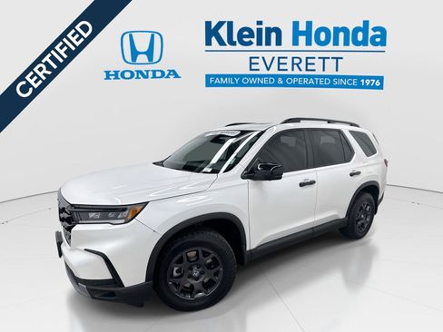 Certified 2025 Honda Pilot TrailSport image 1