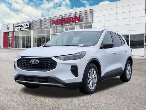 Used 2023 Ford Escape Active w/ Cold Weather Package image 3