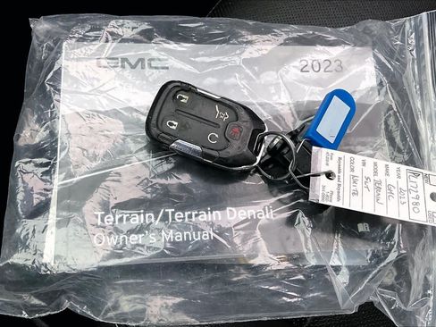 Used 2023 GMC Terrain SLT w/ Elevation Edition FWD image 15