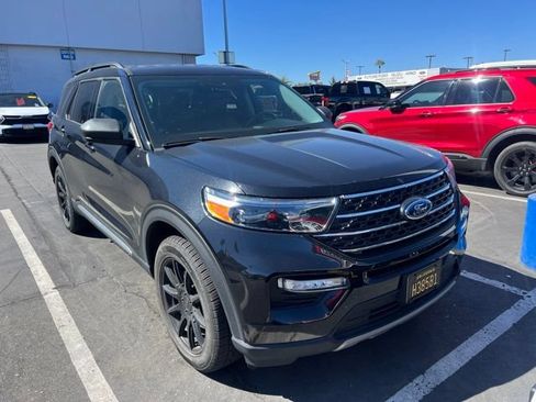 Used 2023 Ford Explorer XLT w/ Equipment Group 202A AWD/4WD image 2