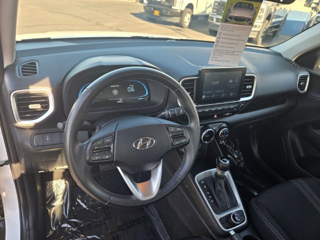 Used 2025 Hyundai Venue SEL FWD image 6
