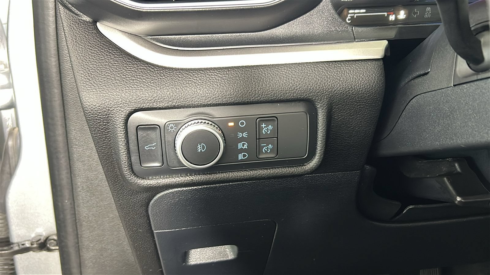 Used 2022 Ford Explorer XLT AWD/4WD image 23