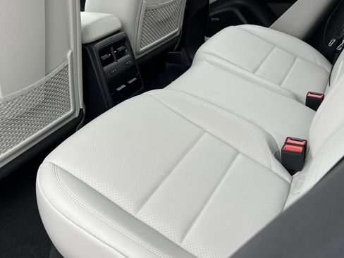 New 2026 Porsche Macan 4 Electric image 16