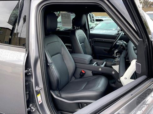 Used 2023 Land Rover Defender 110 SE image 7