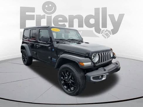 Used 2025 Jeep Wrangler Sahara w/ Safety Group image 7