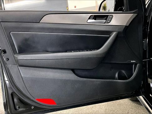 Used 2018 Hyundai Sonata Limited image 22