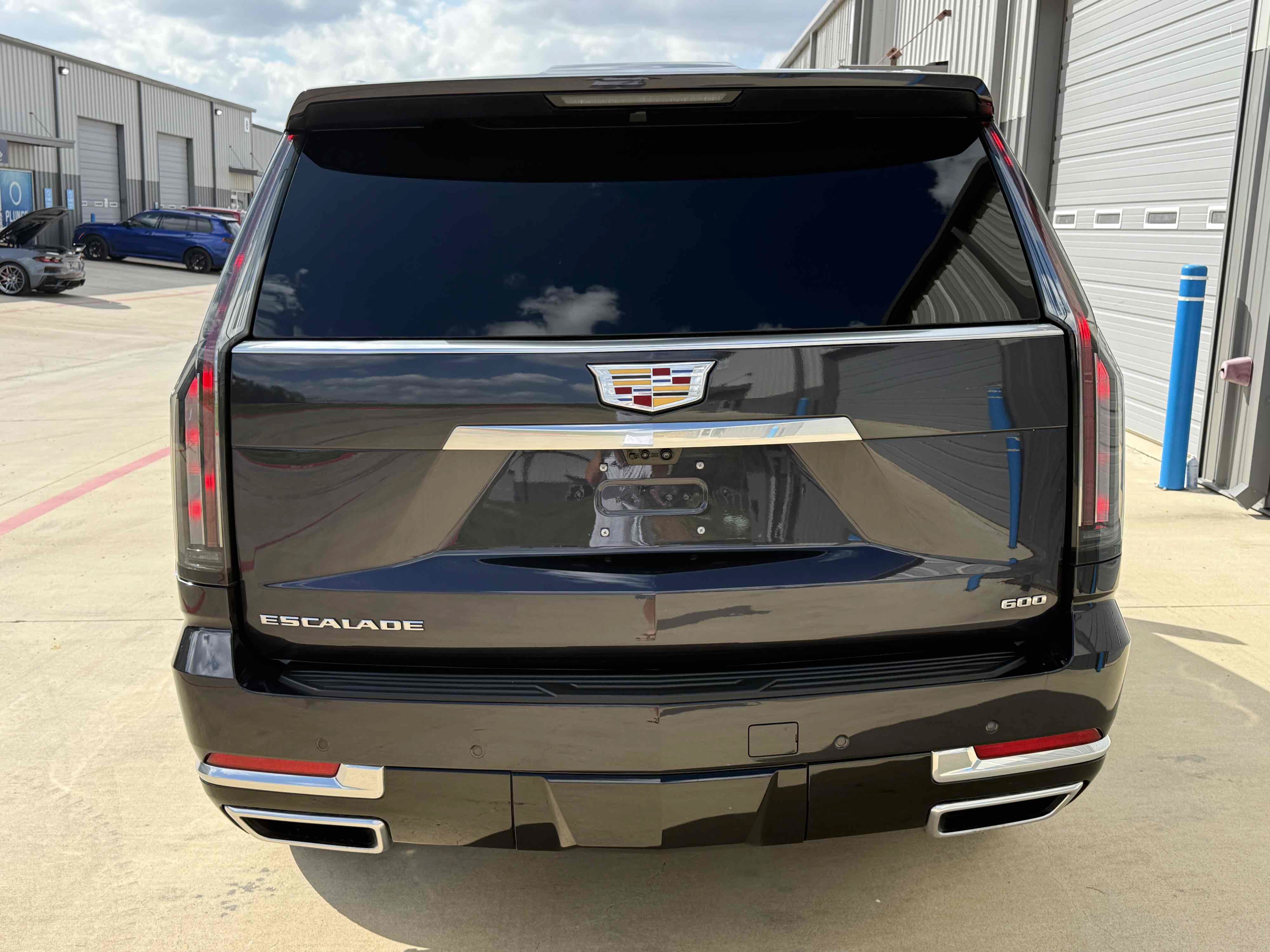 Used 2025 Cadillac Escalade Premium Luxury AWD/4WD image 14