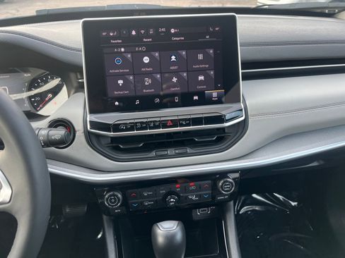 Used 2025 Jeep Compass Limited image 18