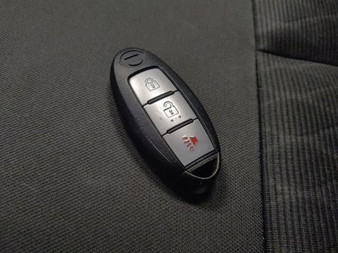 Used 2019 Nissan Titan SV w/ SV Convenience Package image 32