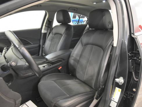 Used 2015 Buick LaCrosse image 11