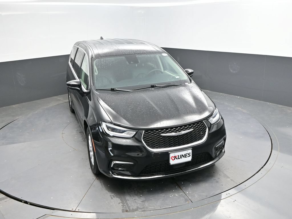 Used 2024 Chrysler Pacifica Touring-L FWD image 24