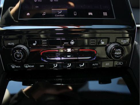 New 2025 Jeep Grand Cherokee Altitude image 20