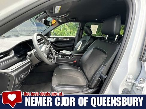 Used 2023 Jeep Grand Cherokee L Laredo AWD/4WD image 11