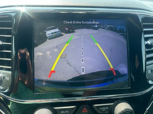 Used 2019 Jeep Grand Cherokee Overland AWD/4WD image 21