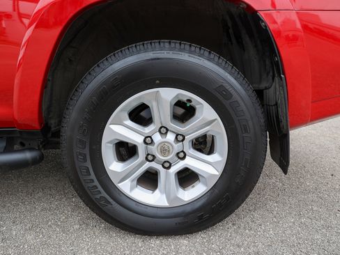 Used 2022 Toyota 4Runner SR5 Premium w/ Moonroof Package RWD image 15