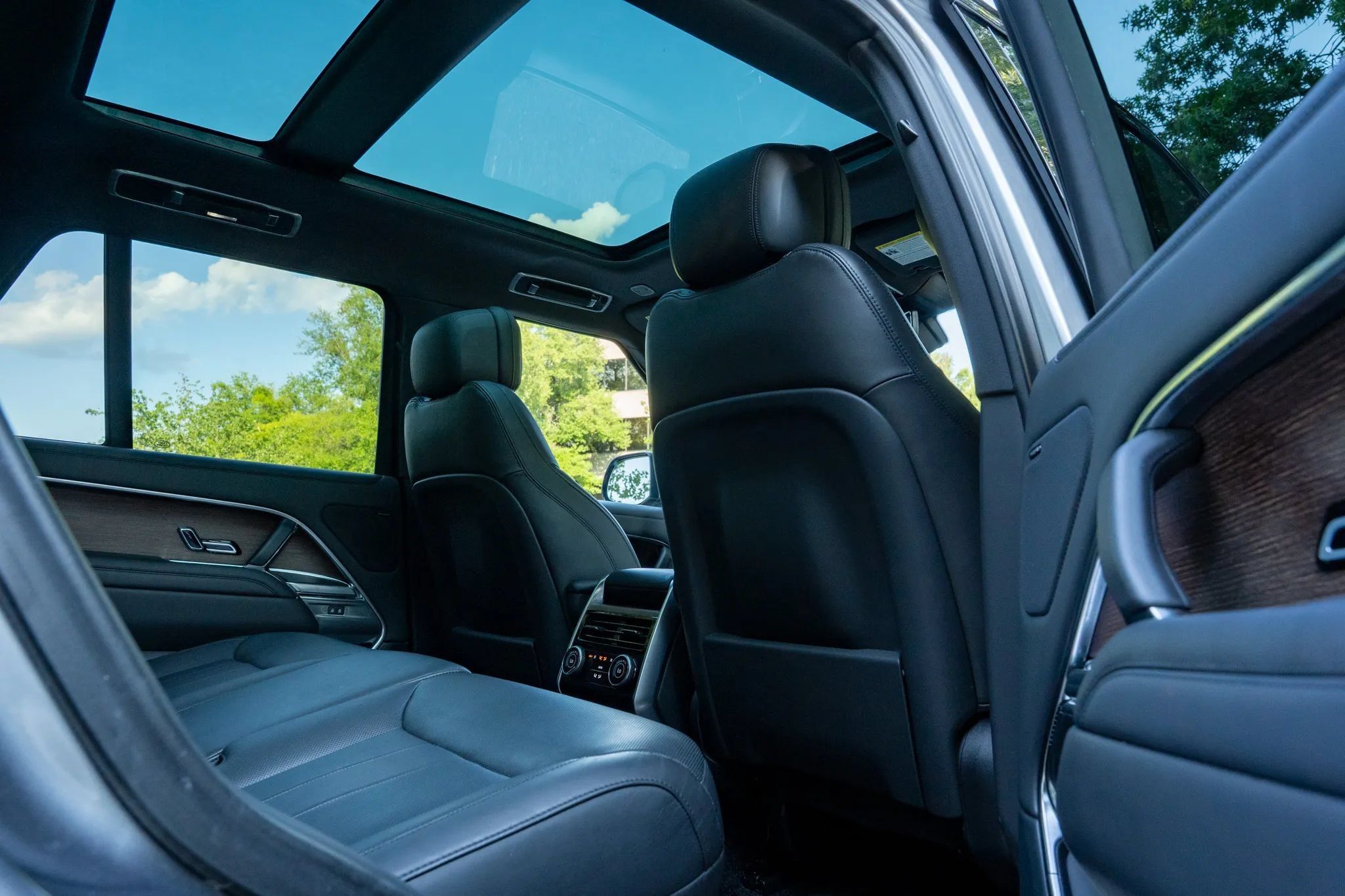 Used 2023 Land Rover Range Rover SE AWD/4WD image 16