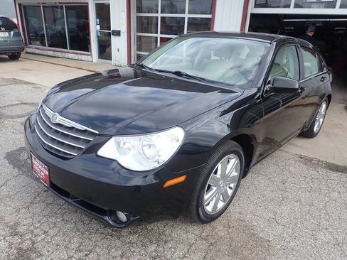 Used 2010 Chrysler Sebring Limited w/ Electronics Convenience Group FWD image 4