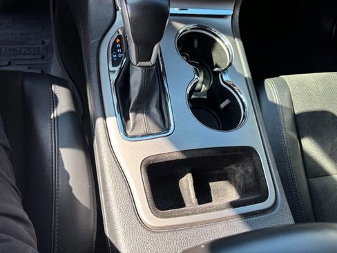 Used 2019 Jeep Grand Cherokee Altitude image 17