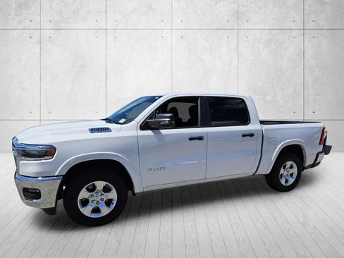 Used 2025 RAM 1500 Big Horn AWD/4WD image 3