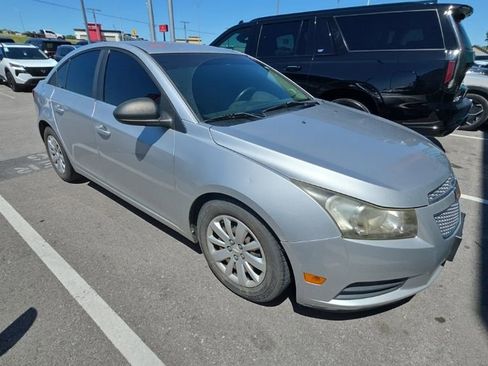 Used 2011 Chevrolet Cruze LS image 5