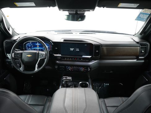 Used 2024 Chevrolet Silverado 1500 High Country w/ Technology Package AWD/4WD image 15