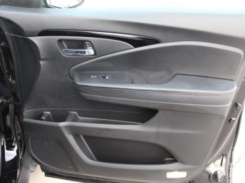 Used 2021 Honda Pilot Touring image 17