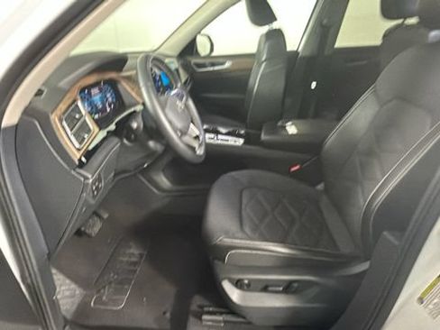 Used 2024 Volkswagen Atlas SE AWD/4WD image 11