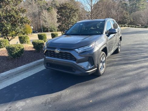 Used 2022 Toyota RAV4 XLE image 3