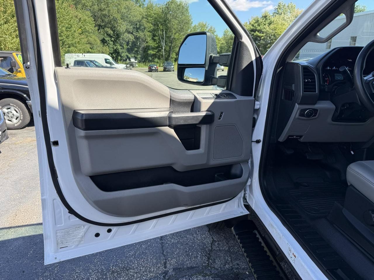 Used 2020 Ford F550 4x4 Regular Cab Super Duty w/ Power Equipment Group image 25