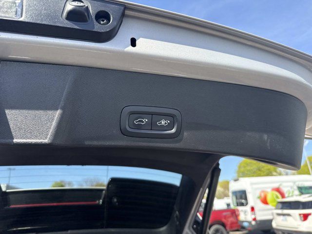 Used 2023 Volvo XC40 B5 Ultimate w/ Protection Package Premier AWD/4WD image 9