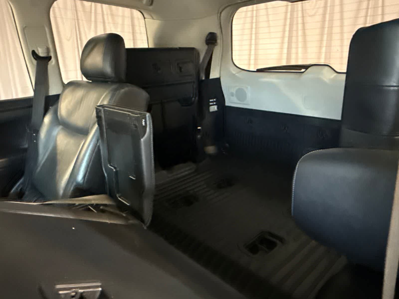 Used 2013 Lexus LX 570 4WD w/ Luxury Pkg w/Pre-crash image 18