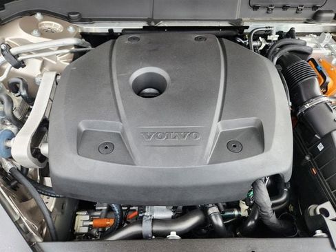 New 2026 Volvo XC60 T8 Plus w/ Protection Package Premier image 20