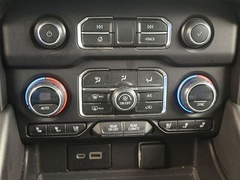 Used 2023 Chevrolet Suburban Premier image 20