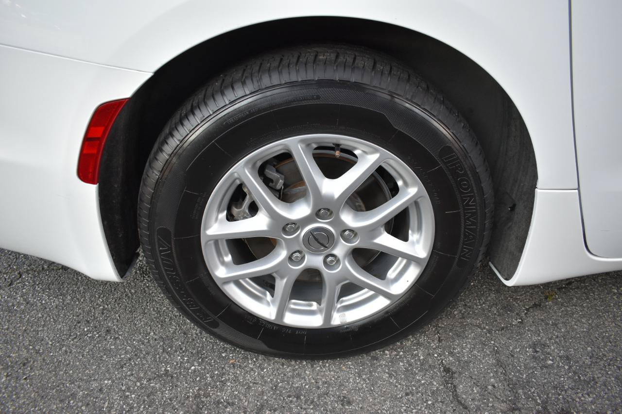 Used 2022 Chrysler Pacifica Touring-L FWD image 35