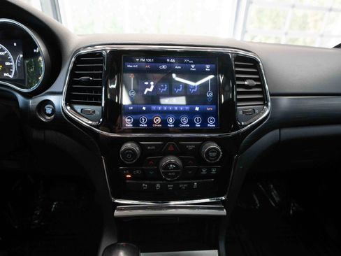 Used 2019 Jeep Grand Cherokee Altitude AWD/4WD image 16